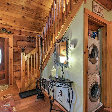 Cozy Nest Gatlinburg Cabin With Porch And Jacuzzi! Villa Kültér fotó
