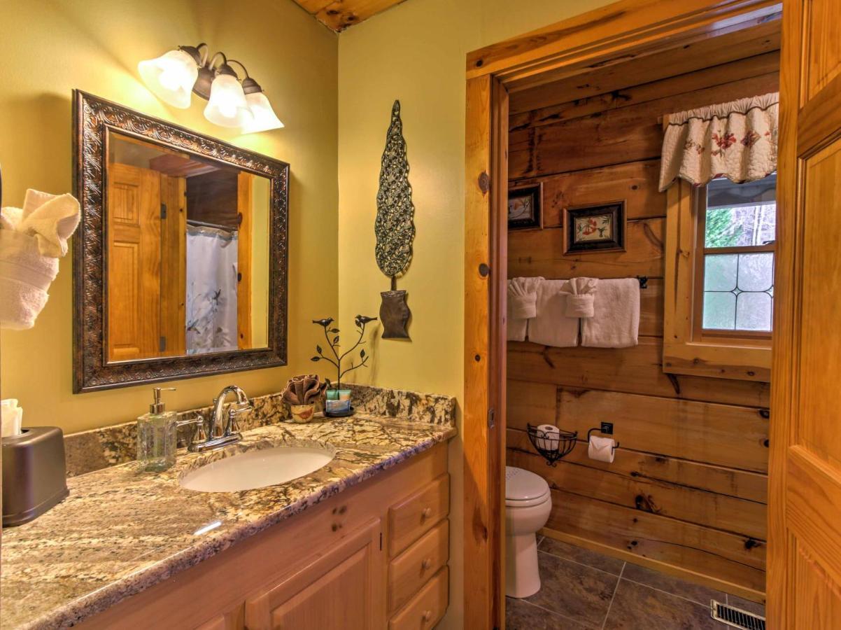 Cozy Nest Gatlinburg Cabin With Porch And Jacuzzi! Villa Kültér fotó