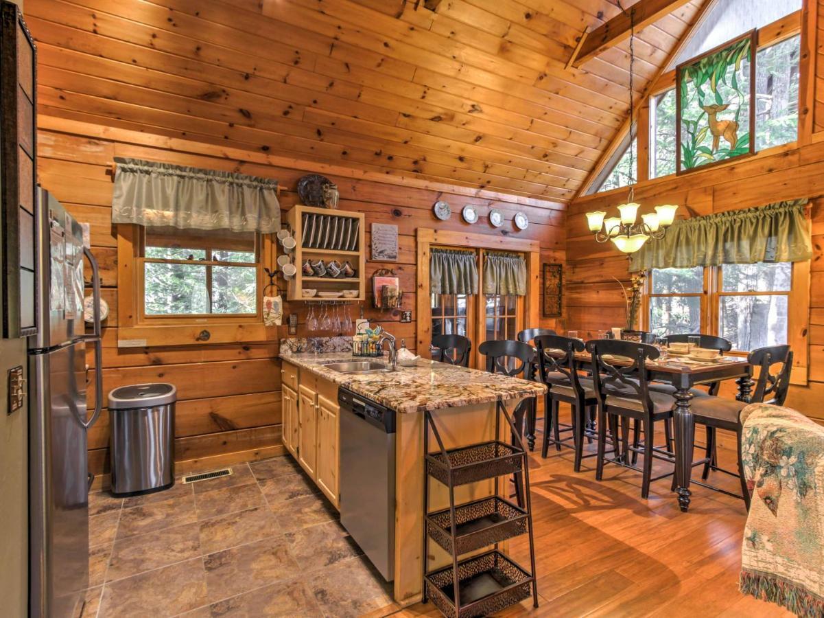 Cozy Nest Gatlinburg Cabin With Porch And Jacuzzi! Villa Kültér fotó