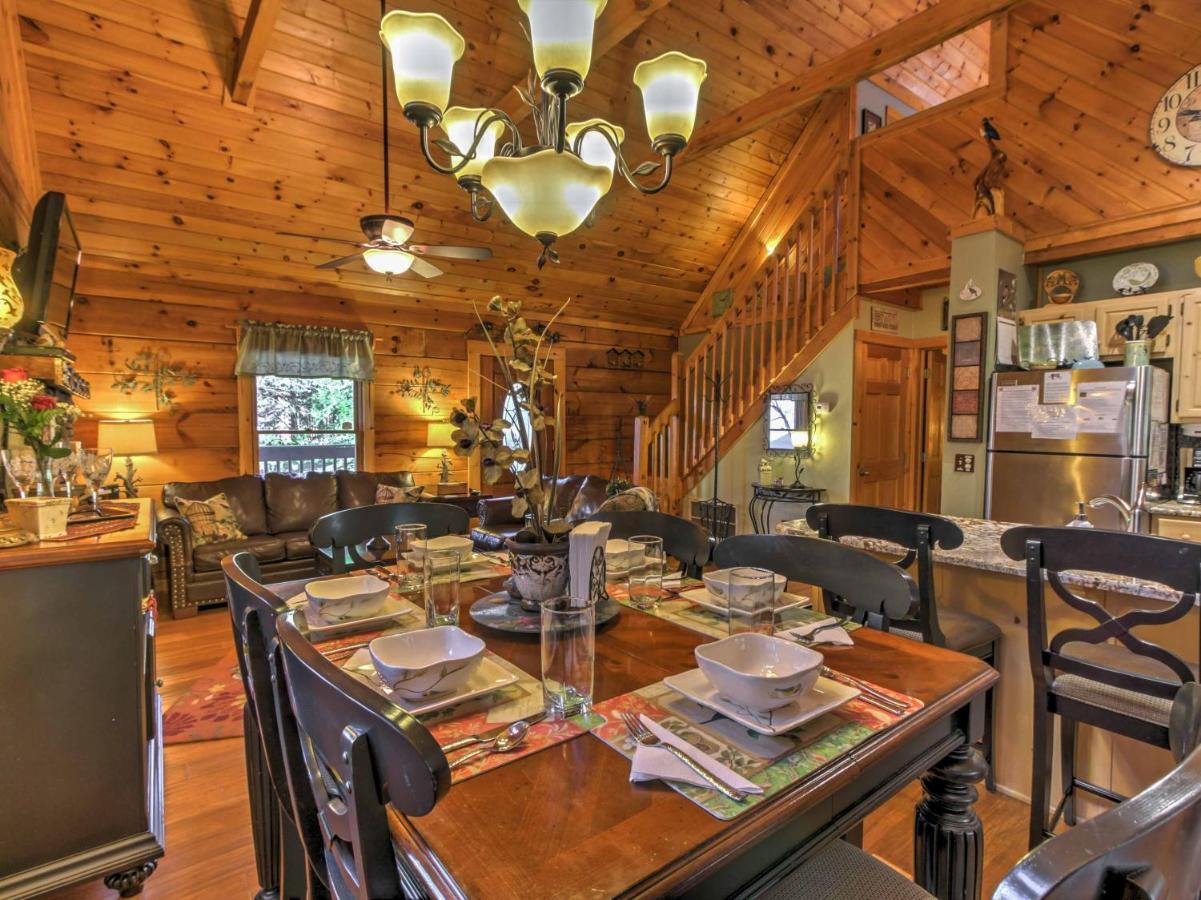 Cozy Nest Gatlinburg Cabin With Porch And Jacuzzi! Villa Kültér fotó