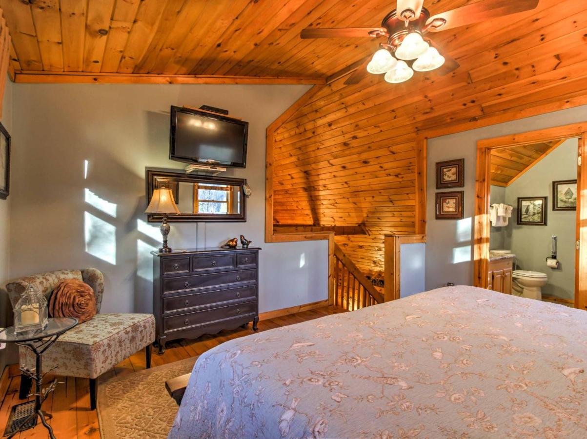 Cozy Nest Gatlinburg Cabin With Porch And Jacuzzi! Villa Kültér fotó