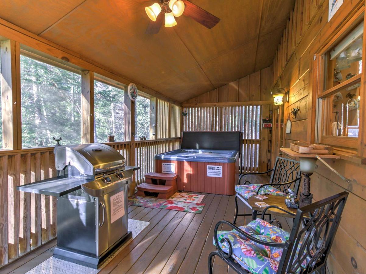 Cozy Nest Gatlinburg Cabin With Porch And Jacuzzi! Villa Kültér fotó