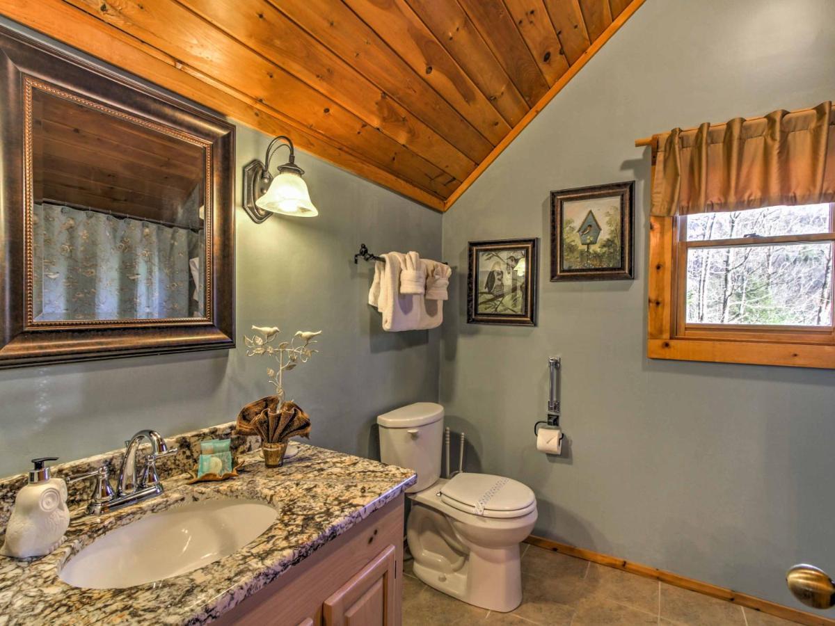 Cozy Nest Gatlinburg Cabin With Porch And Jacuzzi! Villa Kültér fotó