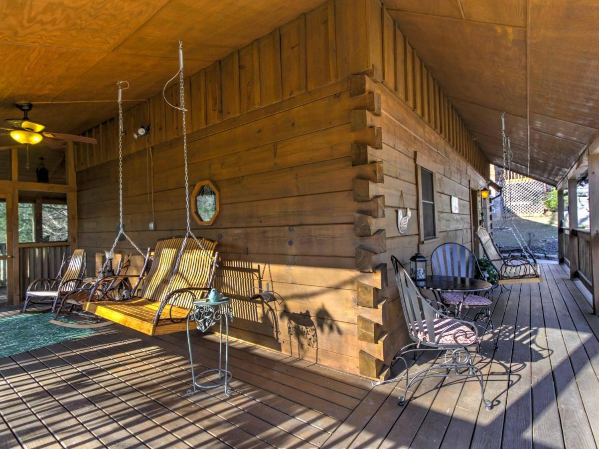 Cozy Nest Gatlinburg Cabin With Porch And Jacuzzi! Villa Kültér fotó